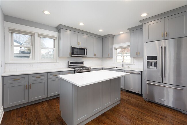 Building Photo - 18 N Main St