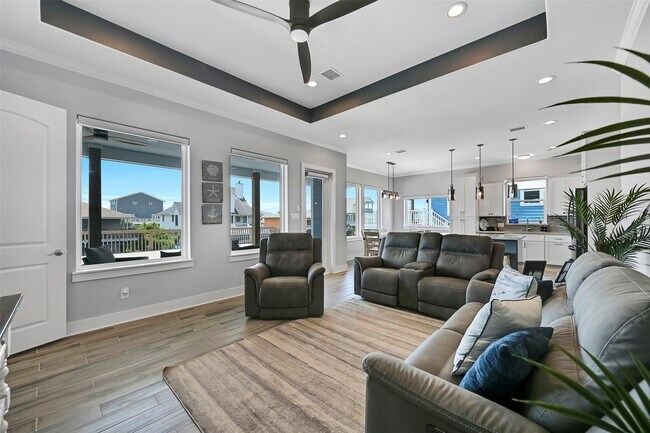 Primary Photo - 22915 Martes St