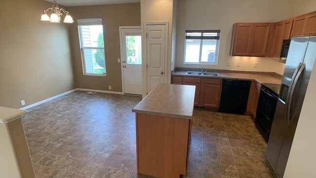 Building Photo - Great 2 Story Townhome!