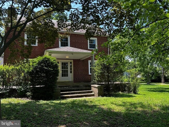 Primary Photo - 7 W Orchard Ln