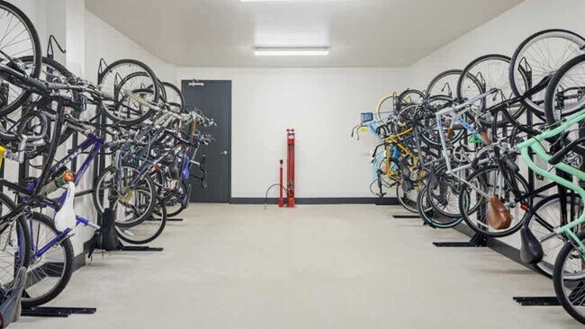 Building Photo - 15250 Quorum Dr