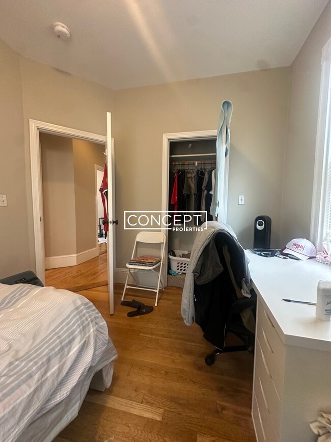 Building Photo - 47 Hillside St