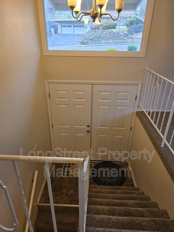 Building Photo - 2911 NW Ashwood Dr