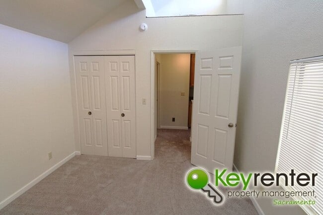 Building Photo - 8021 Sawgrass Cir