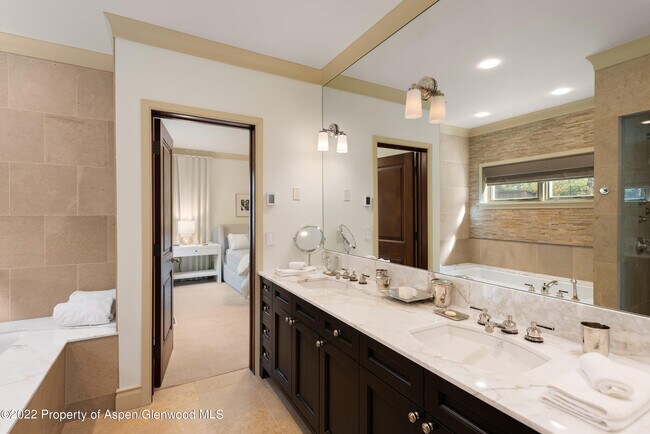 Building Photo - 509 W Hopkins Ave