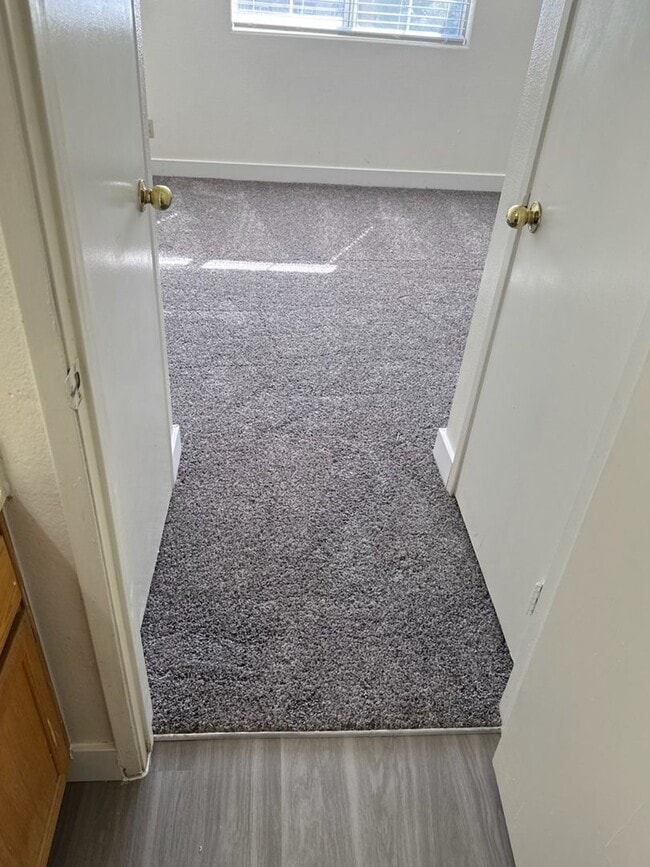 Building Photo - *NEW APPLIANCES*NEW FLOORING*LAKEVIEW CONDOS