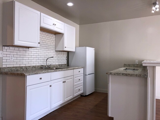 Building Photo - $300 OFF 1ST MONTH RENT IF YOU MOVE IN WIT...