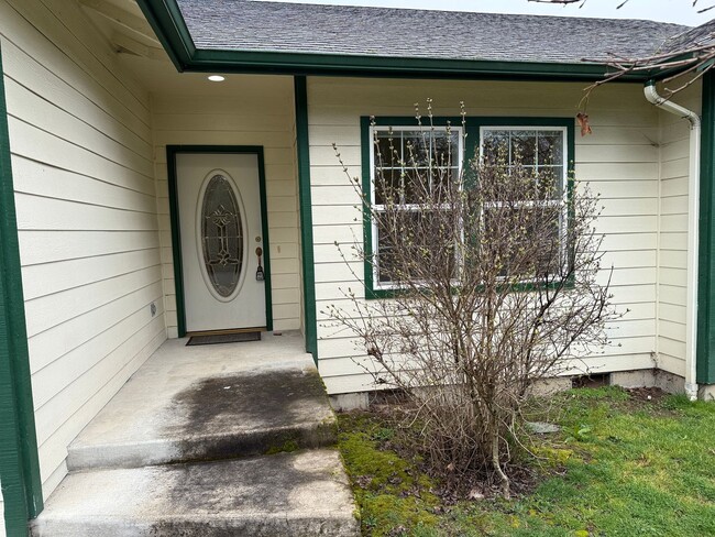 Building Photo - Beautiful 3 bedroom 2 bath house in Cottage Grove!