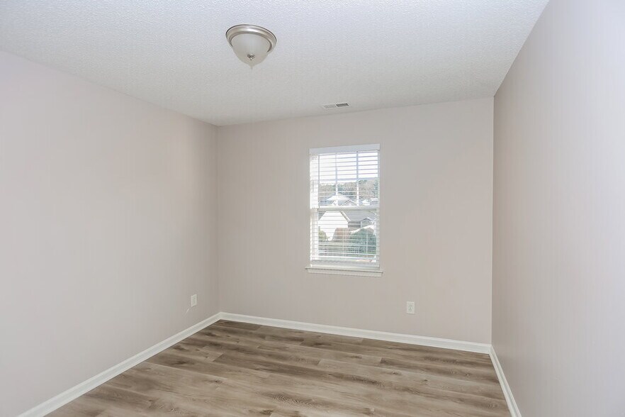 Building Photo - 873 Raindrops Rd
