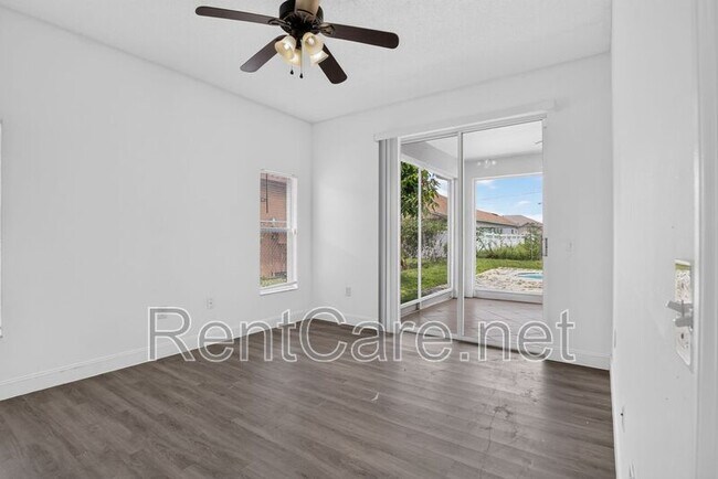 Building Photo - 121 Aurelia Ct