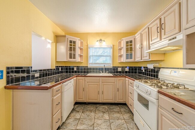 Building Photo - 416 Alexander Hamilton Dr