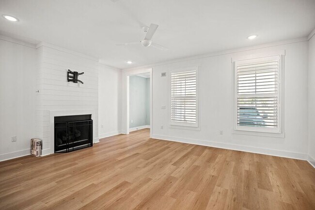 Building Photo - 440 S F St