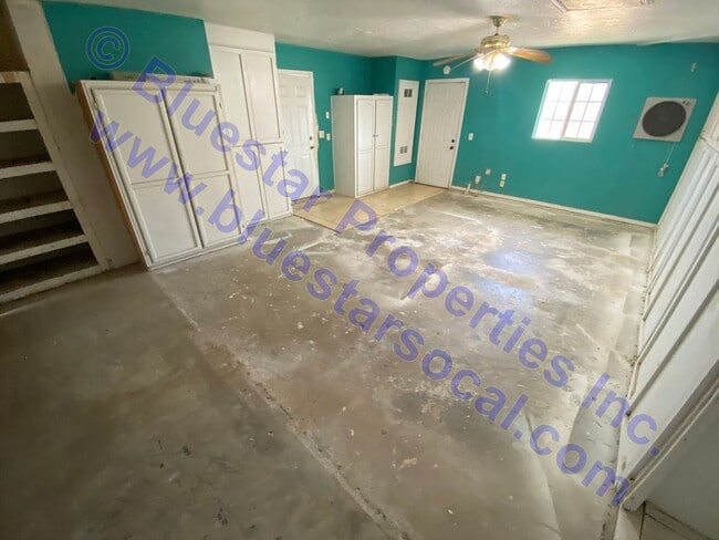 Building Photo - Just Listed in Apple Valley!!!
