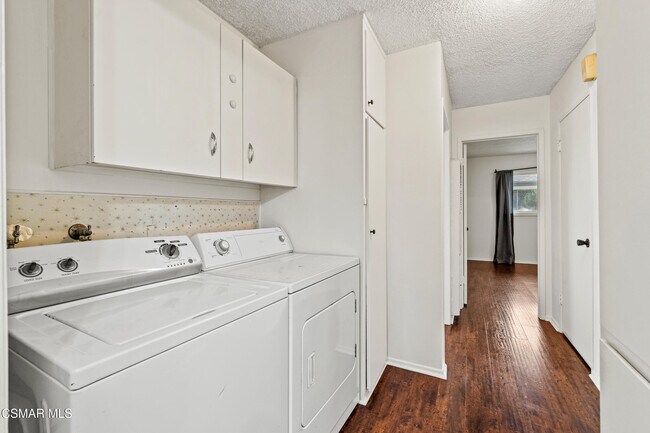 Building Photo - 3341 Porter Ln