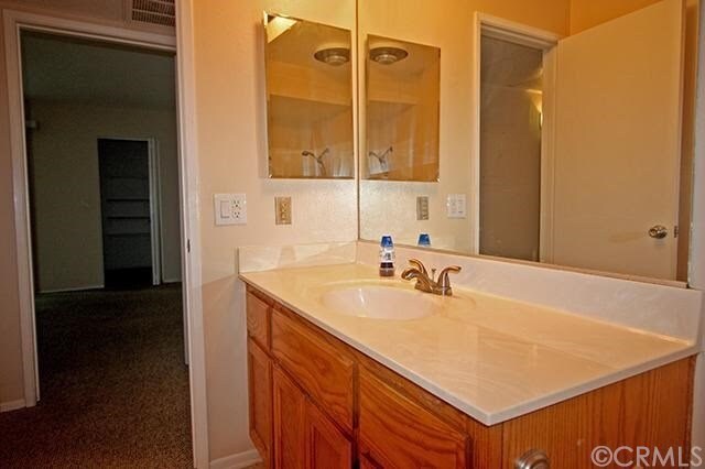 Building Photo - 576 N Bellflower Blvd