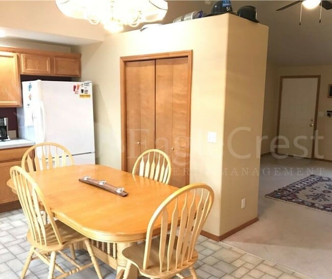 Building Photo - Three Bedroom, Two Bathroom House Located Near WWCC