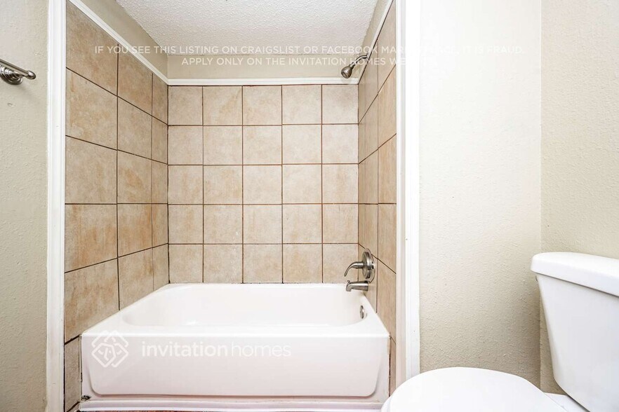 Building Photo - 1616 Picadilly Ct NE