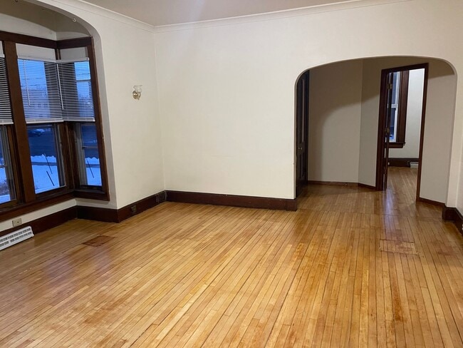 Building Photo - High, 456