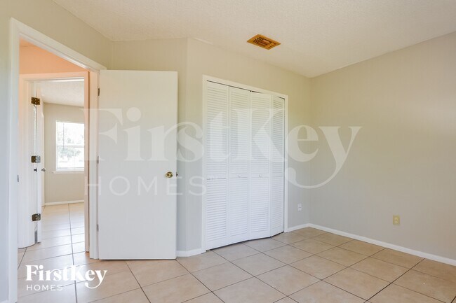 Building Photo - 121 Summerset Dr