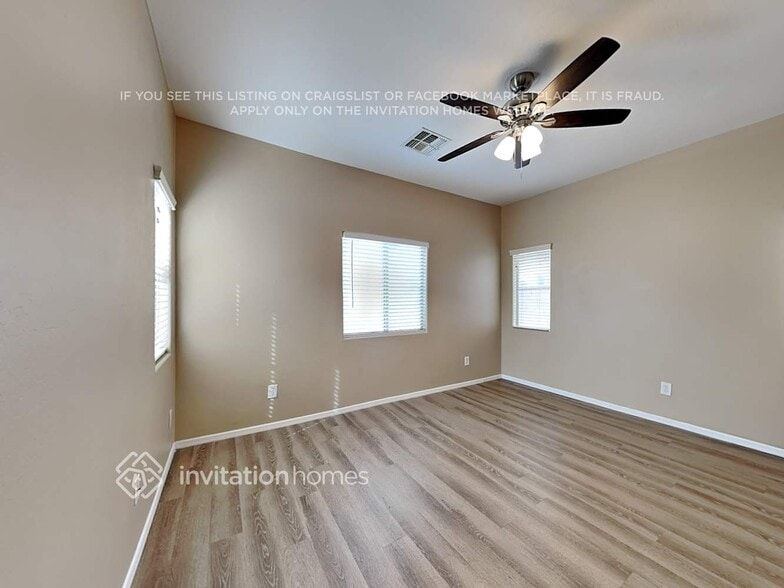 Building Photo - 4648 E Laurel Ave