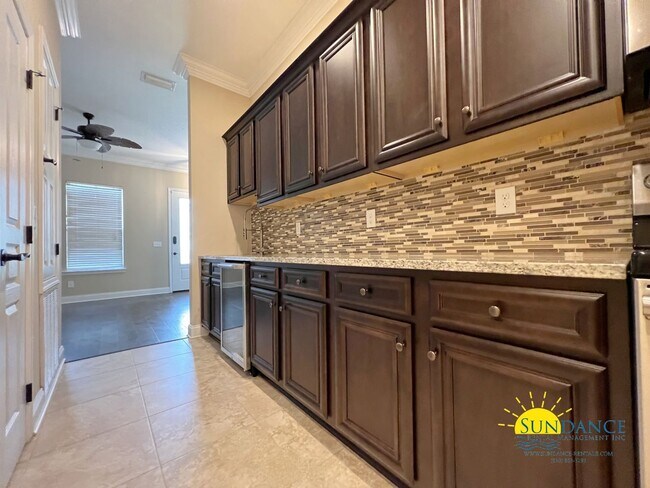 Building Photo - Gorgeous 4 Bedroom Home in FWB!
