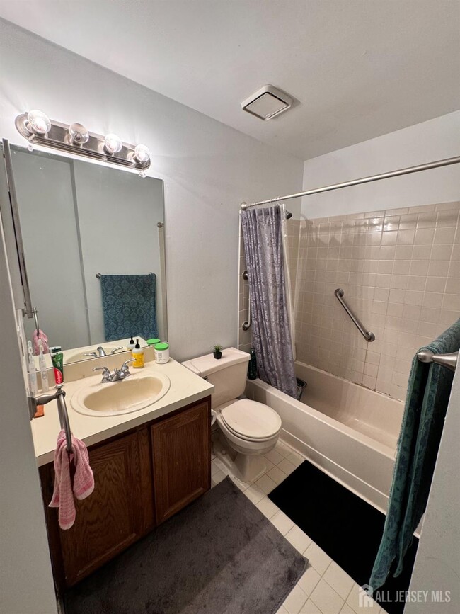 Building Photo - 2107 Ravens Crest Dr