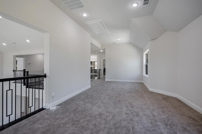 Building Photo - 1405 Gairloch Dr