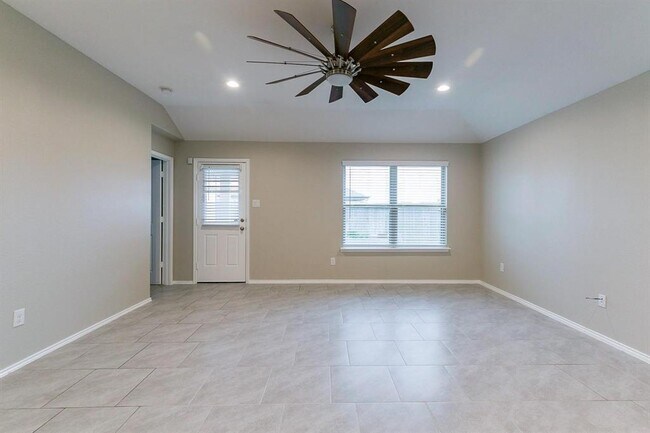 Building Photo - 502 Poppy Field Ct