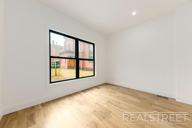 Building Photo - Brand New 2 Bed in Greenwood with W/D in u...