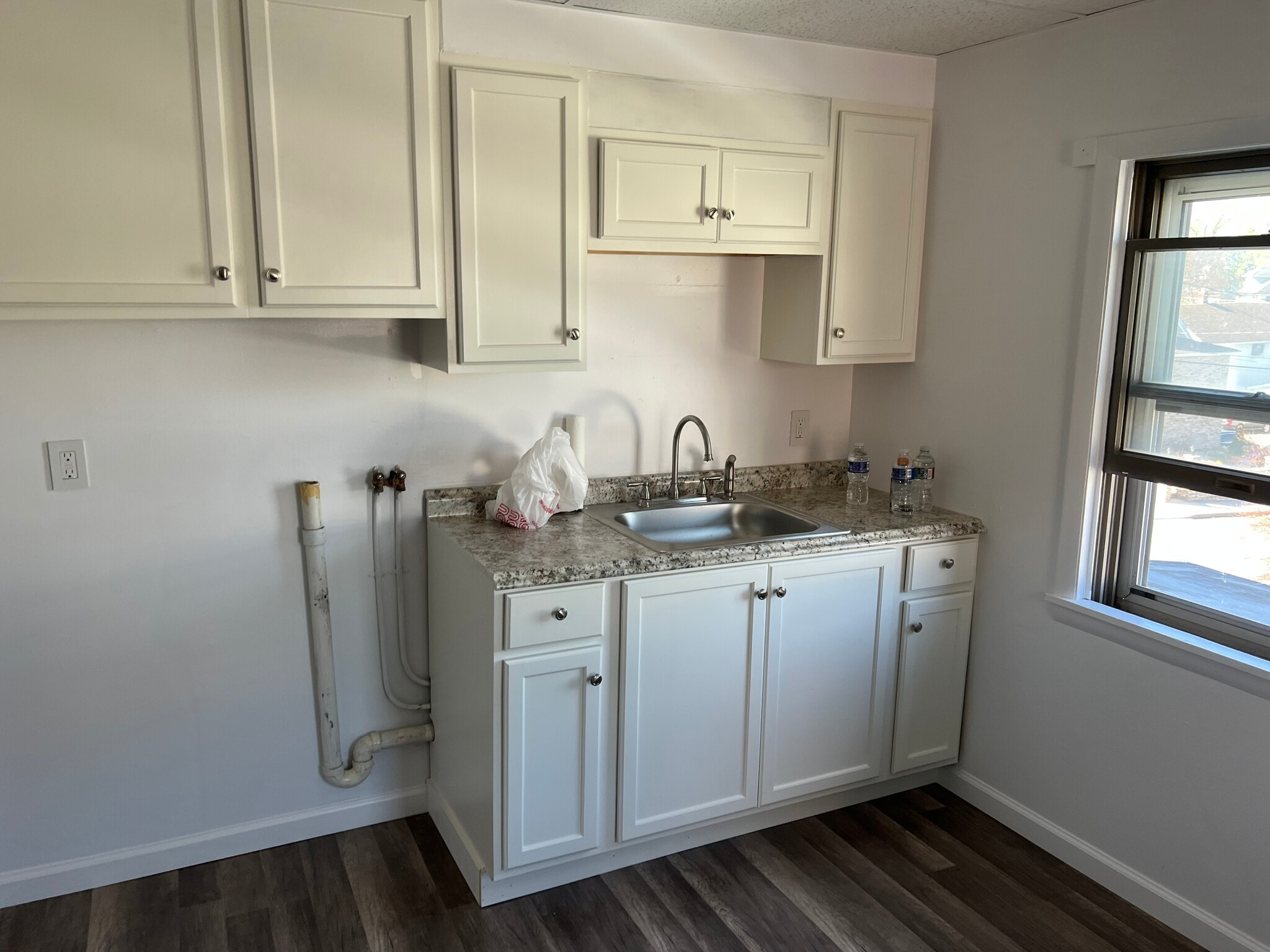 Building Photo - 132 S Apple St