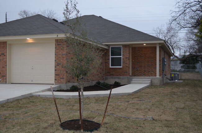 Primary Photo - 211 Coby Dr