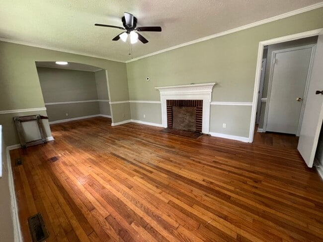 Building Photo - 3 Bedroom, 2 Bath House