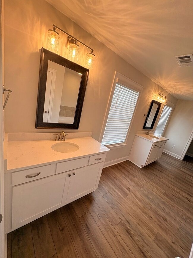 Building Photo - 110 Alva Ct