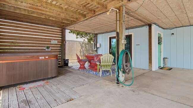 Building Photo - 513 Lantana St