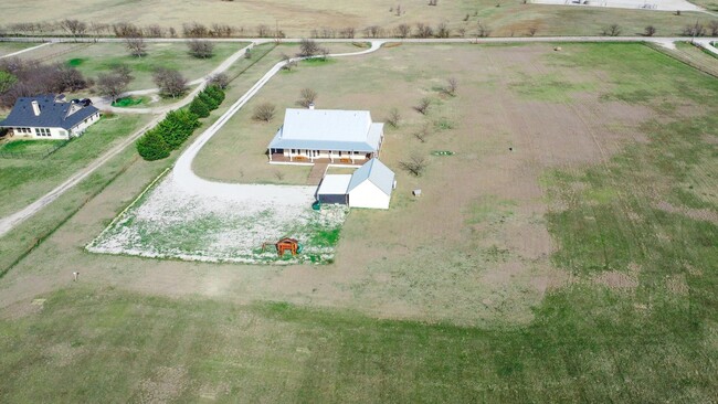 Building Photo - 3 Bed 3 Bath in Krum with 21 acres