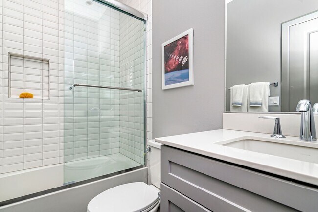 Building Photo - Stunning Fully Furnished Tri-Level Townhome 4BD/4BATHS! Central AC/Heat with Solar! 2 Car attache...