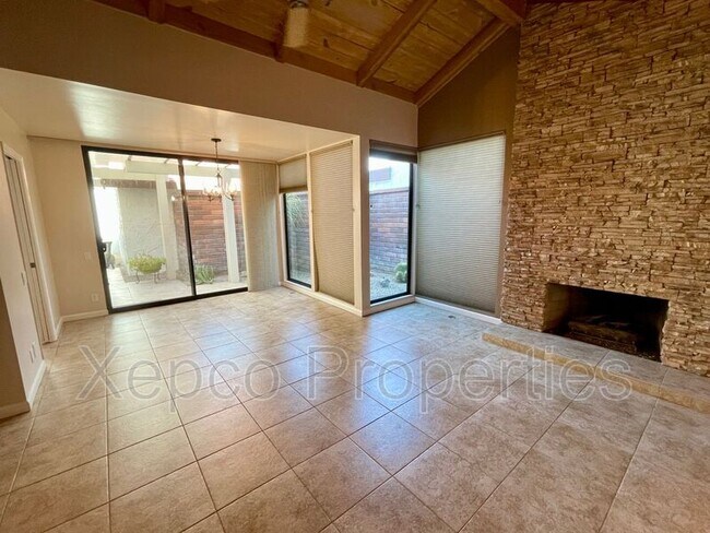 Building Photo - 2353 E Miramonte Cir