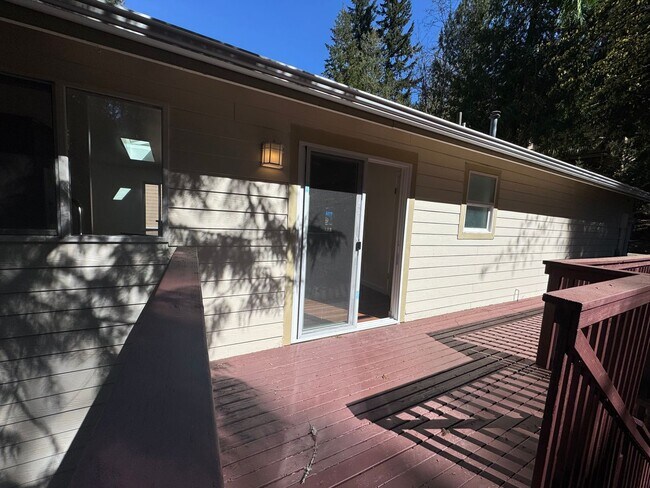 Building Photo - Perez- Sandalwood