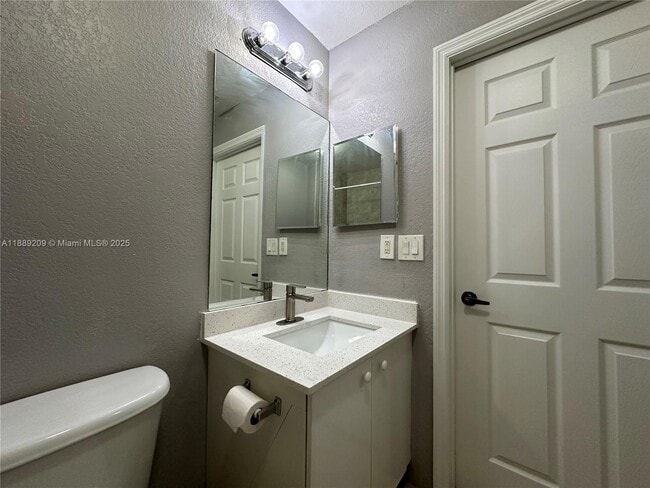 Building Photo - 3944 SW 48th Ave