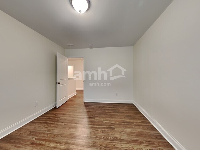 Building Photo - 121 Sweet Gum Dr