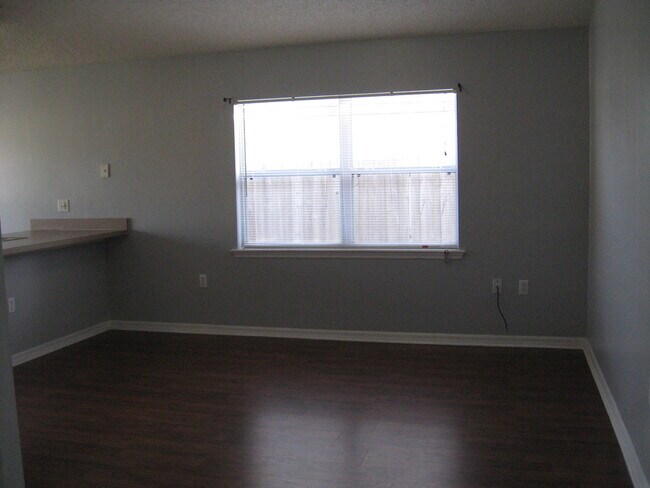 Building Photo - 8522 Rainbow Ave