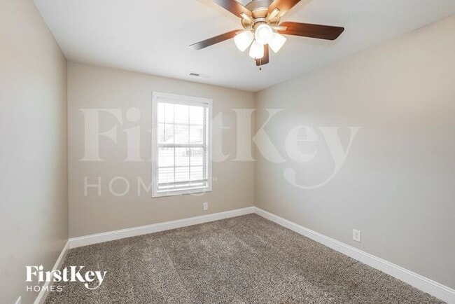 Building Photo - 305 Peterson Ln