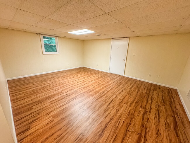 Building Photo - 404 McElhaney Rd