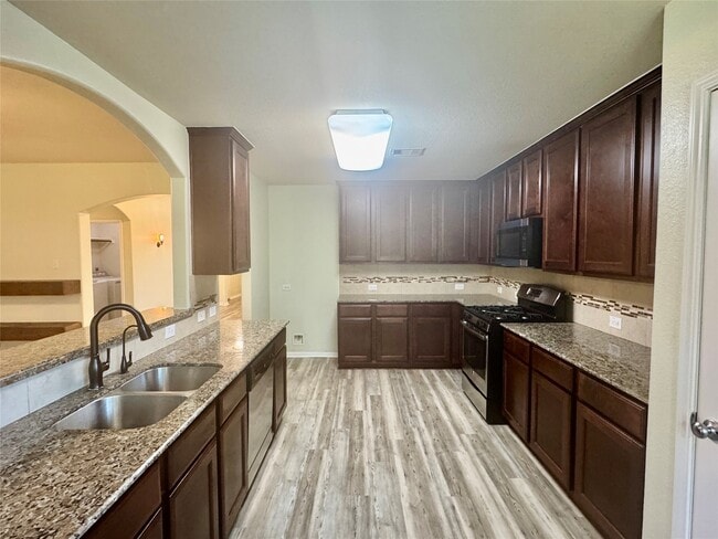 Building Photo - 1205 Quarterhorse Dr