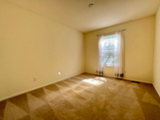 Building Photo - Wonderful Townhome in Harvest Park Southeast Ft. Collins