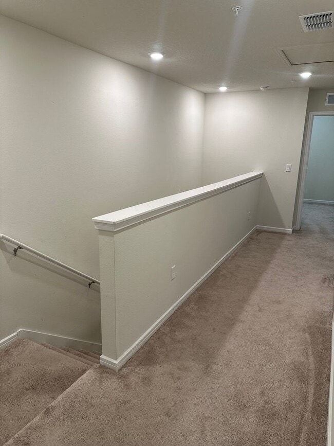 Building Photo - Isles of Lake Nona!! 3 Bedroom 2.5 Bathroom End Unit Townhome