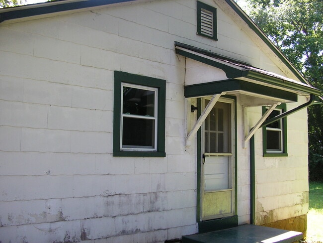 Building Photo - 1635 Sharon Dr