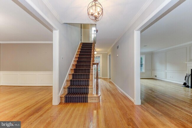 Building Photo - 4509 Tournay Rd