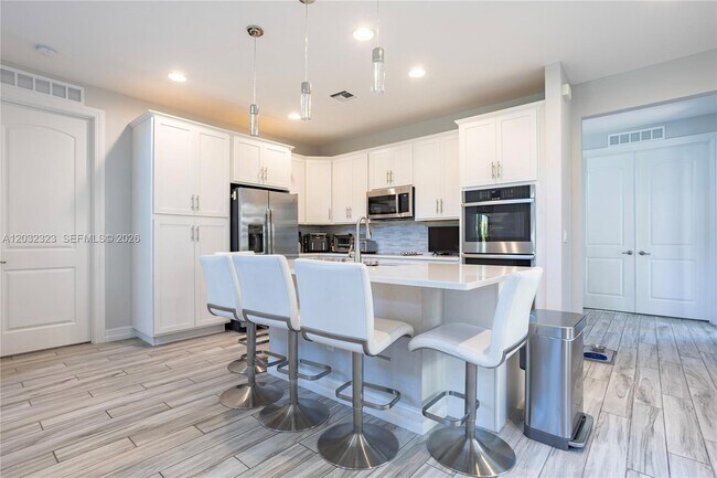 Building Photo - 10069 Brickhill Dr