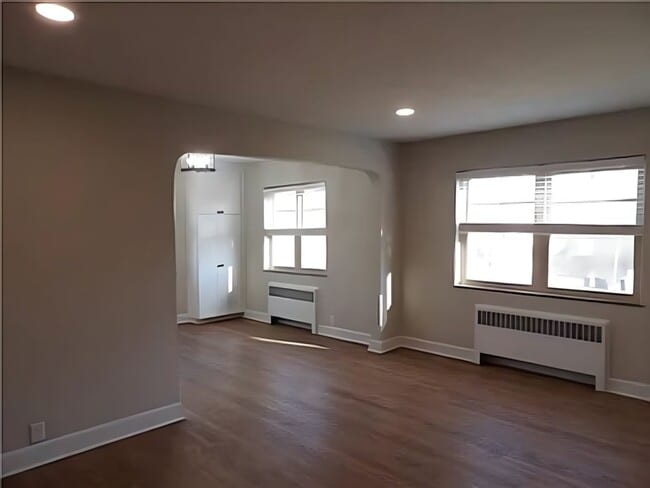 Building Photo - 215 S Ft Thomas Ave